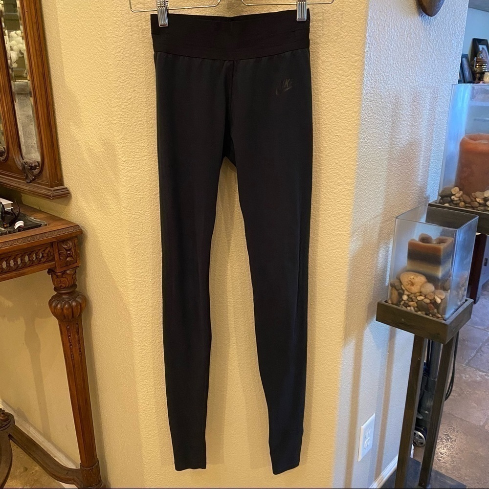 NIKE Black Leggings with Heel Holes Size Xsmall